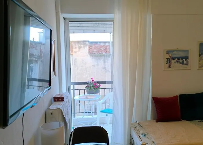 Sweet Metro Venizelou Apartment